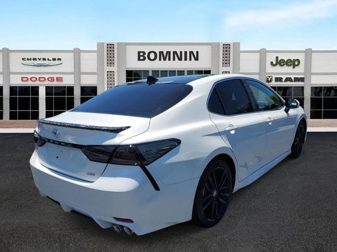 Used 2022 Toyota Camry XSE image 3