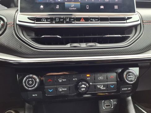 Certified 2025 Jeep Compass Trailhawk AWD/4WD image 9