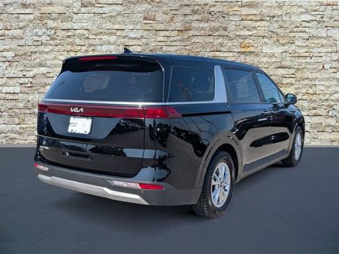 Used 2024 Kia Carnival LX FWD image 7