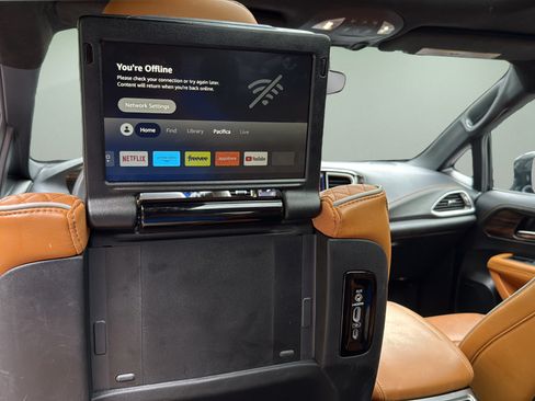 Used 2023 Chrysler Pacifica Pinnacle FWD image 18