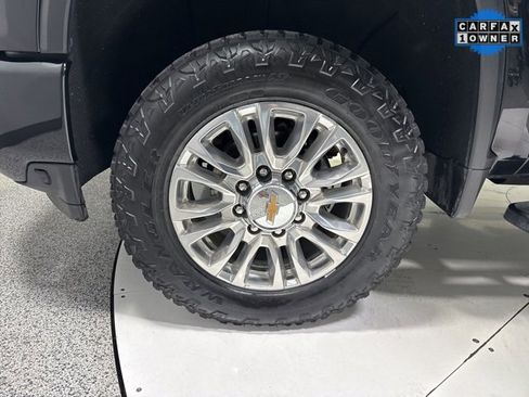 Used 2021 Chevrolet Silverado 2500 High Country w/ Z71 Off-Road Package image 9