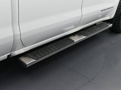 Used 2021 GMC Sierra 1500 4x4 Crew Cab w/ Sierra Value Package image 9