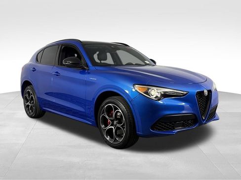Used 2023 Alfa Romeo Stelvio Veloce AWD/4WD image 5