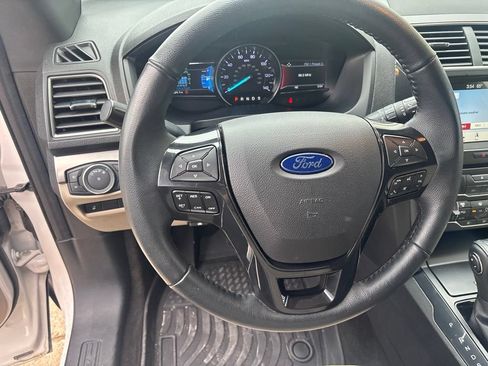 Used 2018 Ford Explorer XLT w/ Equipment Group 202A FWD image 14