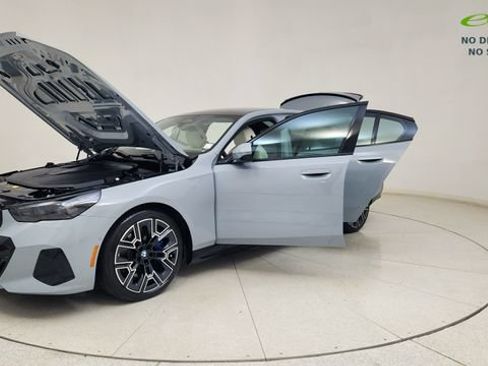 Used 2026 BMW i5 eDrive40 w/ M Sport Package RWD image 15
