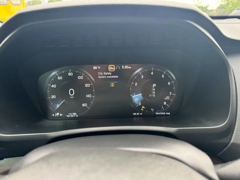 Used 2016 Volvo XC90 T6 Momentum w/ Momentum Plus Package AWD/4WD image 18