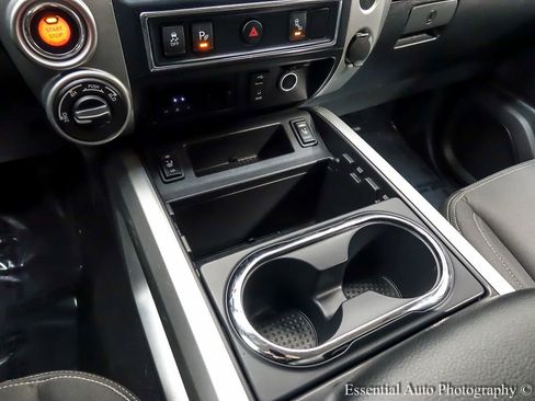 Used 2017 Nissan Titan SV image 20