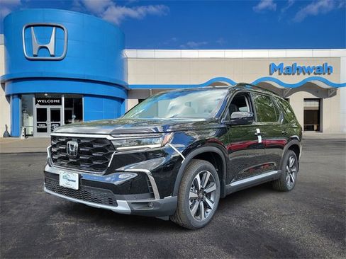 New 2025 Honda Pilot Touring image 1
