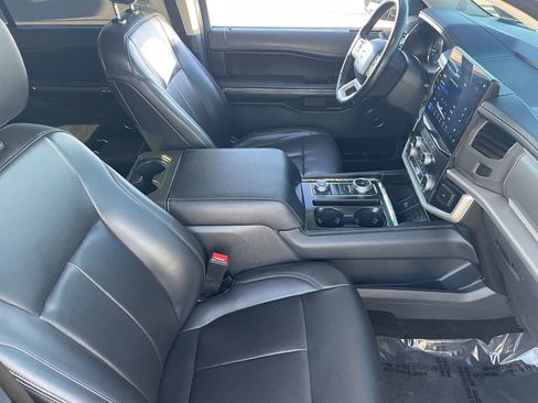 Used 2022 Ford Expedition XLT image 10