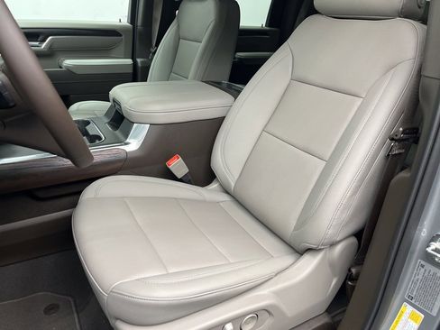 New 2026 GMC Sierra 2500 SLT w/ SLT Premium Package image 8