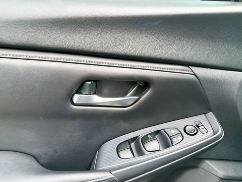 Used 2025 Nissan Sentra SV FWD image 9
