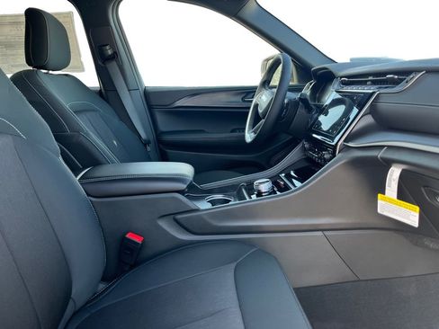 New 2025 Jeep Grand Cherokee Laredo image 24