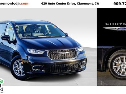 Certified 2024 Chrysler Pacifica Touring-L