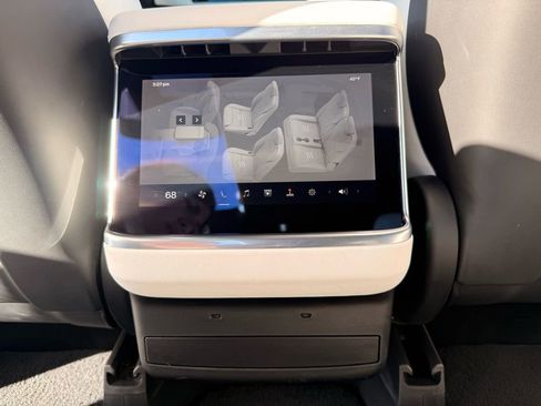 Used 2022 Tesla Model X image 25