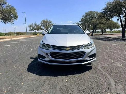Used 2017 Chevrolet Cruze LT FWD image 19