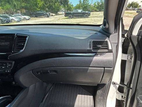 Used 2021 Honda Pilot Touring image 14