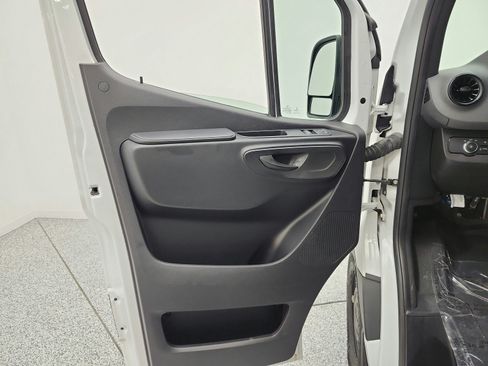 Used 2022 Mercedes-Benz Sprinter 2500 image 20