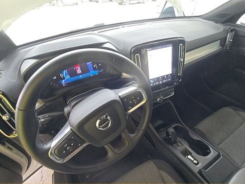 Used 2025 Volvo XC40 B5 Core AWD/4WD image 10