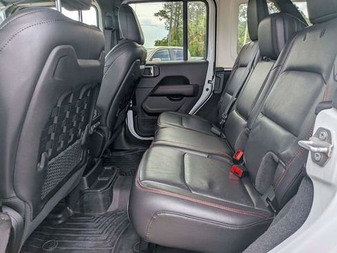 Used 2022 Jeep Wrangler Unlimited Rubicon w/ LED Lighting Group AWD/4WD image 11