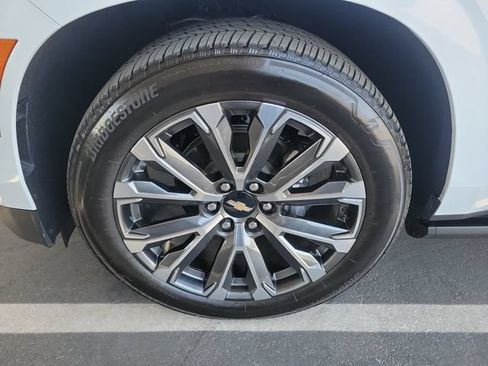 Certified 2026 Chevrolet Suburban High Country AWD/4WD image 31