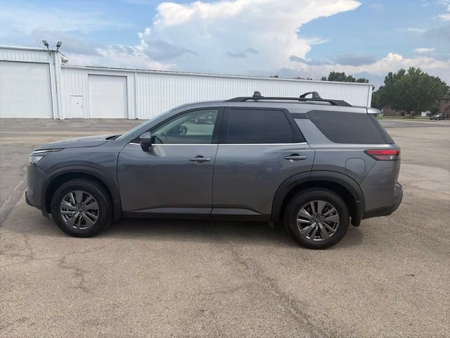 Used 2025 Nissan Pathfinder SV w/ SV Premium Package AWD/4WD image 3