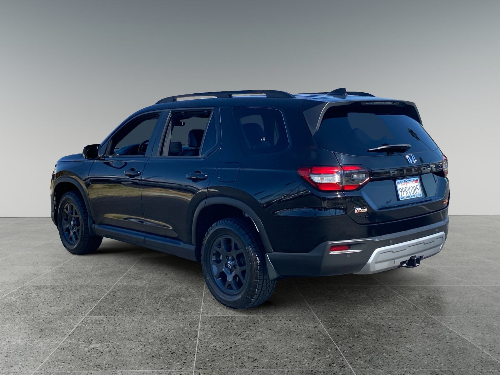 Used 2025 Honda Pilot TrailSport image 3