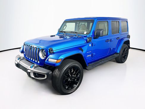 Used 2023 Jeep Wrangler Unlimited Sahara w/ Cold Weather Group AWD/4WD image 3