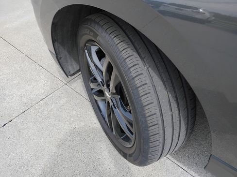Used 2021 Chevrolet Equinox LT FWD image 25