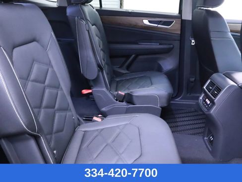 Certified 2025 Volkswagen Atlas SE w/ Black Wheel Package image 24