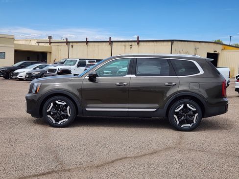 Used 2025 Kia Telluride S AWD/4WD image 2