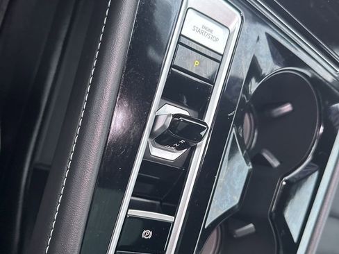 Used 2025 Volkswagen Atlas Cross Sport SEL R-Line image 33