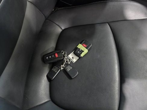 Used 2022 Toyota RAV4 XLE Premium image 9