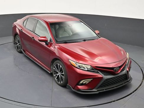 Used 2018 Toyota Camry SE FWD image 18