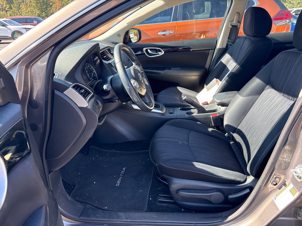Used 2017 Nissan Sentra SV w/ Driver's Assist Package FWD image 5