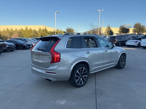 Used 2018 Volvo XC90 T6 Momentum w/ Convenience Package image 4