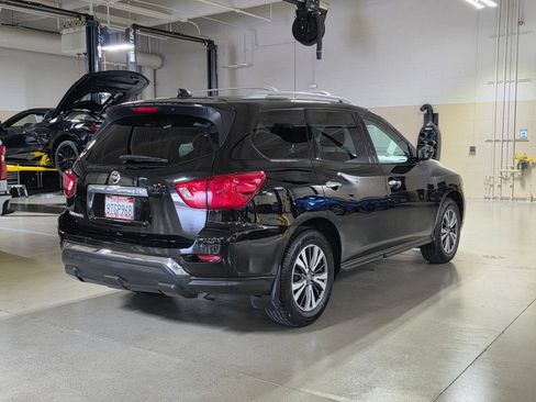 Used 2019 Nissan Pathfinder S FWD image 7