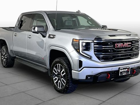 Used 2024 GMC Sierra 1500 AT4 w/ Technology Package AWD/4WD image 3