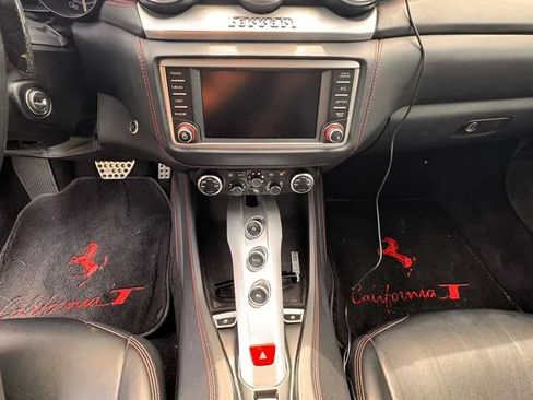 Used 2018 Ferrari California T RWD image 18