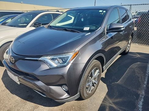 Used 2017 Toyota RAV4 XLE w/ Carpet Mat Package FWD image 4