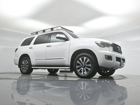 Used 2020 Toyota Sequoia Limited w/ Safety & Convenience Package AWD/4WD image 4