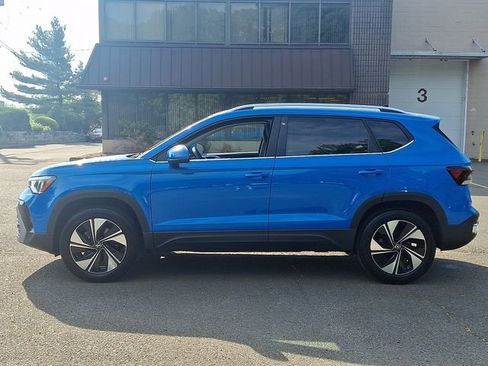 Used 2025 Volkswagen Taos SE AWD/4WD image 6