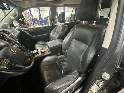 Used 2016 Lexus GX 460 w/ Premium Package AWD/4WD image 17