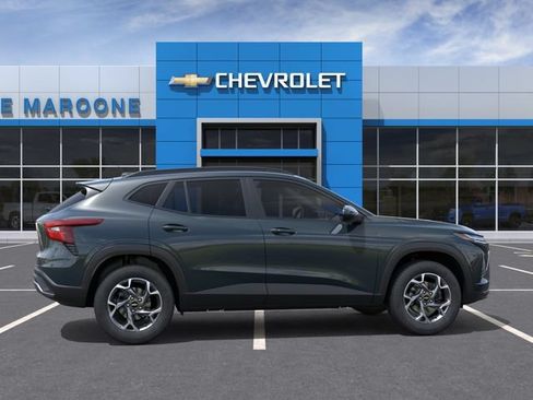 New 2026 Chevrolet Trax LT w/ LT Convenience Package FWD image 5