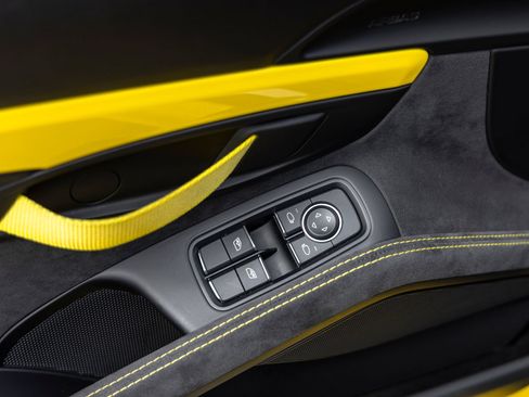 Certified 2016 Porsche Boxster Spyder RWD image 25
