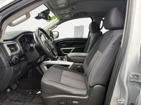 Used 2021 Nissan Titan SV w/ SV Convenience Package image 10