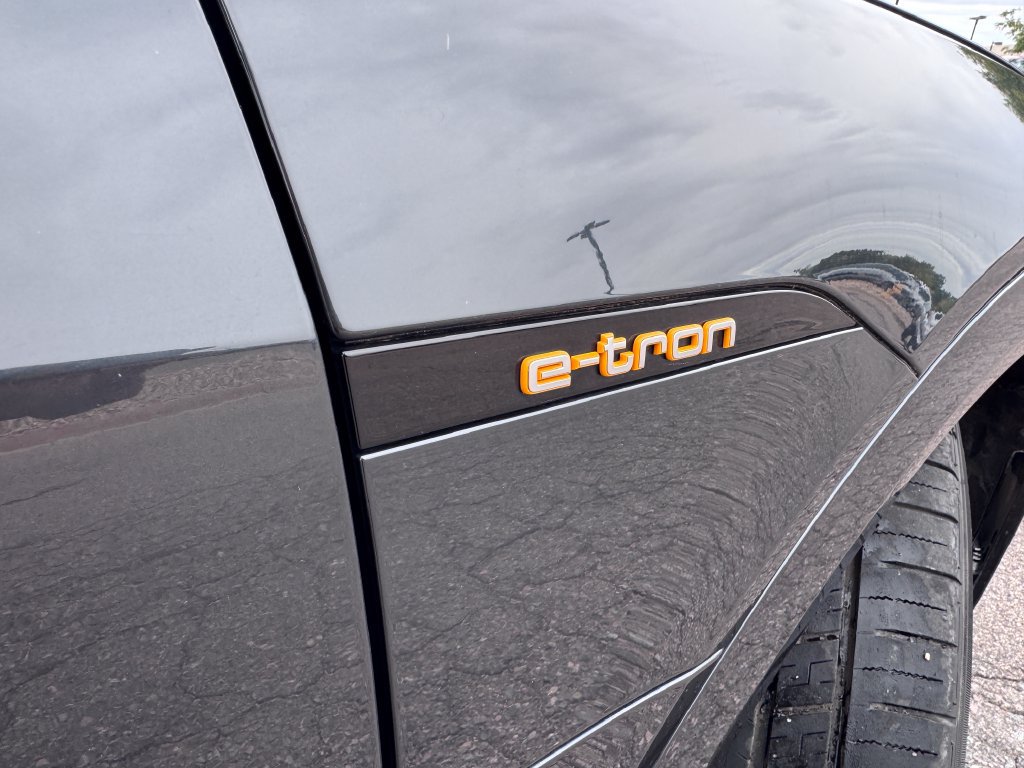Used 2021 Audi e-tron Premium AWD/4WD image 11