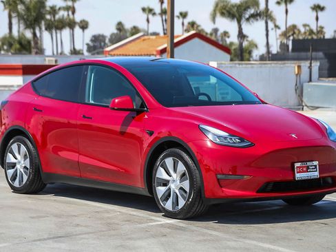 Used 2021 Tesla Model Y Long Range AWD/4WD image 4