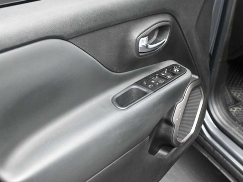 Used 2022 Jeep Renegade Latitude image 17