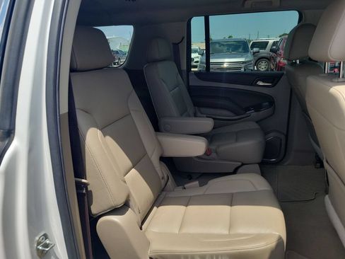 Used 2020 Chevrolet Suburban LT w/ Luxury Package RWD image 26