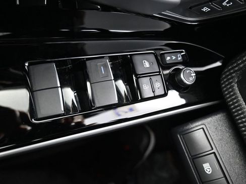 Used 2024 Subaru Solterra Limited image 26